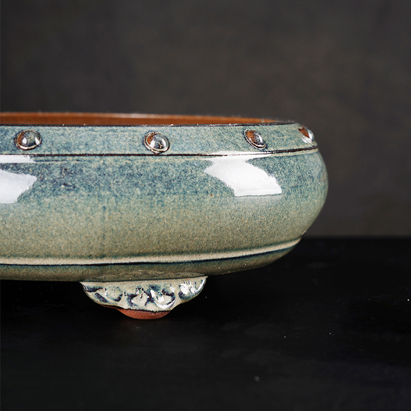 How does the classic purple sand glaze flower pot achieve the perfect balance between breathability and water retention?