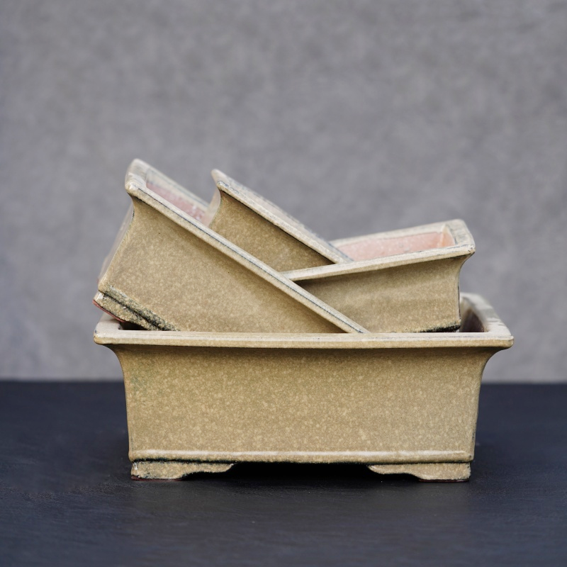 How does a purple sand ceramic glaze flower pot achieve a smooth, easy-to-clean surface while retaining the natural breathability of clay?